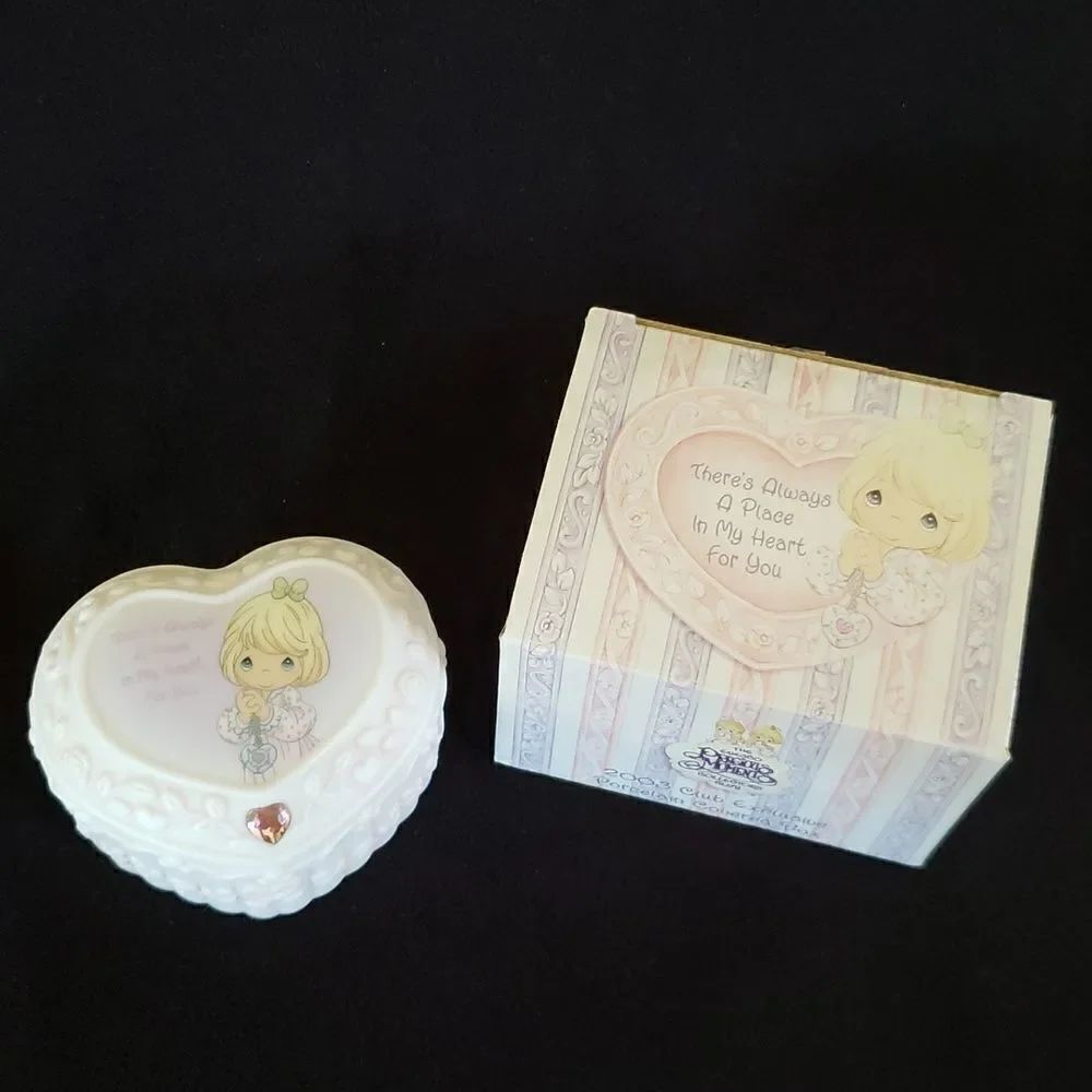 2003 Precious Moments Club Exclusive Porcelain Trinket Box Heart Shaped #111768